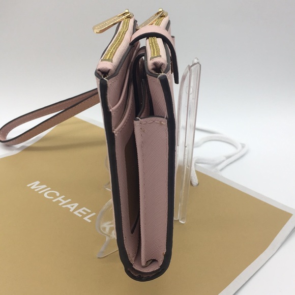 MICHAEL KORS LG DOUBLE ZIP WRISTLET POWDER BLUSH - Picture 7 of 8